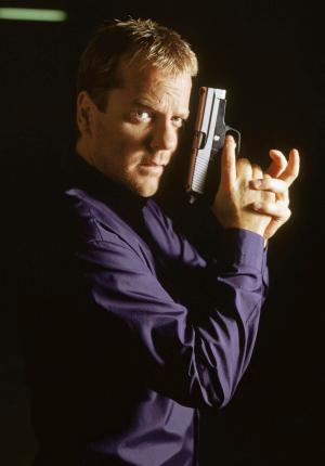 Kiefer Sutherland, quien interpreta un policía en la serie 24, fue nominado como mejor actor dramático.