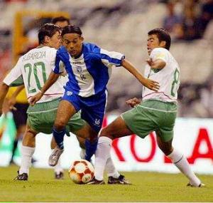 'Contra un equipo como Honduras que siempre está atrás y espera el contragolpe pues no hay manera de atacarlo', dijo el arquero mexicano Oswaldo Sánchez a la cadena Televisa al terminar el partido.