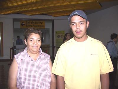 Alicia Padilla y Néstor Adame viajaron a Tijuana, en plan de paseo.