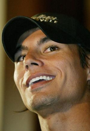 Otros artistas, como la colombiana Shakira, los españoles Enrique Iglesias y Alex Ubago o la agrupación 'Jarabe de Palo', el grupo chileno La ley, el italiano Tiziano Feero, la banda mexicana Maná o los cantantes Luis Miguel y Thalía consiguieron una nominación cada uno.