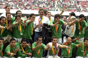 Kaká gozó de un segundo intento en el área mexicana, pero Oswaldo se rehizo y Alex se perdió la única que tuvo por la vía aérea.