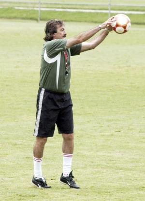 El gol de oro de Daniel Osorno valió la Copa Oro. El original llegó acompañado por cinco copias y seis festejos.
