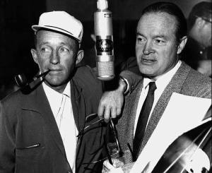 Bob Hope y Bing Crosby durante un descanso en una de las filmaciones que tuvieron juntos.