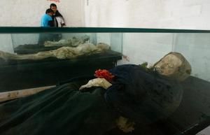 Los residentes de San Bernardo también se sorprendieron al enterarse de que los cuerpos en el cementerio se habían momificado sin explicación alguna.