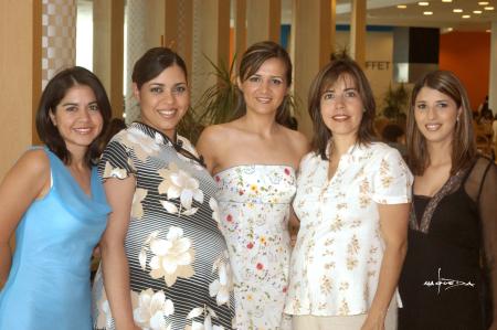 30 de julio

Isabel Ruíz Fernández acompañada de  varias amigas durante su despedida de soltera.