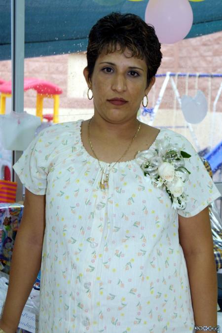 Lindos regalos le llevaron a Carolina Lazarín de Medina, en la fiesta que le ofrecieron con motivo del cercano nacimiento de su niña.