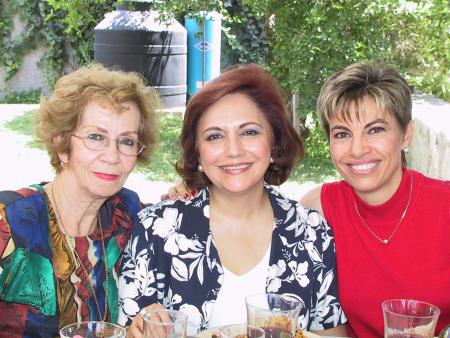 María Elena Esparza de Bermúdez, María Teresa Salcido de Gaytán y Maricarmen Garza de Garrido
