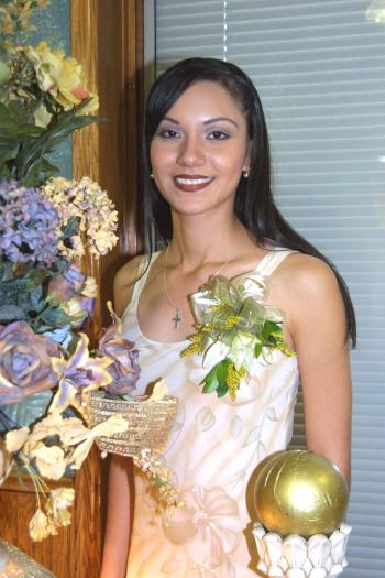 Karla Verónica Lozano Vázquez en su primera despedida de soltera. ella se casará con Rodrigo Eduardo Guerrero el 13 de septiembre.