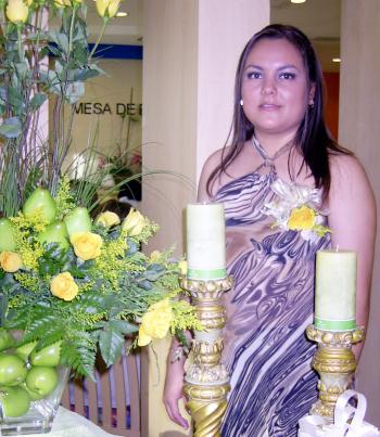 Una fiesta de despedida fue ofrecida en honor de Perla Monserrat Farías James