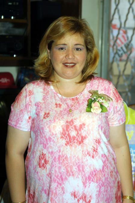 Con una agradable reunión festejaron a Mirna Cárdenas Olvera por el cercano nacimiento de su bebé preparada por sus compañeras de trabajo.