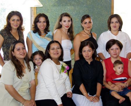 Graciela Astorga de Meraz estuvo acompañada de sus amistades y familiares, en la fiesta de canastilla que el ofreció Paola Astorga Flores, con motivo del cercano nacimiento de su bebá.