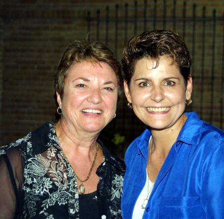 Susan Jones  visita la Comarca Lagunera, procedente de Australia, por lo que le fue ofrecido un convivio por Yazmín Darwich Darwich.