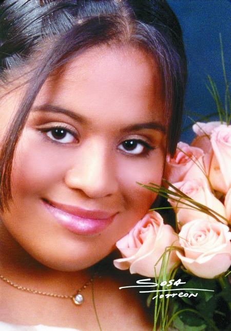  12 de agosto 
Srita. Vita Elvia Balderas López celebró su décimo quinto aniversario de vida con una misa de acción de gracias el 12 de julio de 2003.