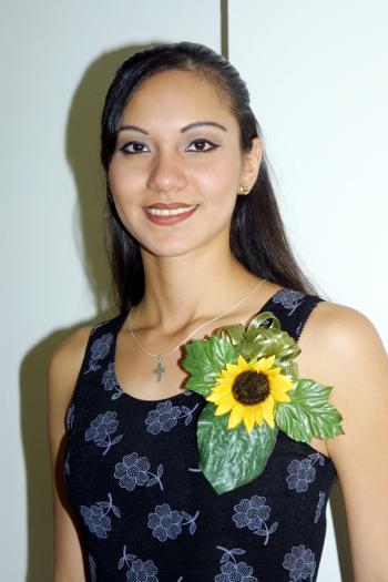 Por su cercano enlace nupcial , Karla Verónica Lozano fue festejada con un convivio.