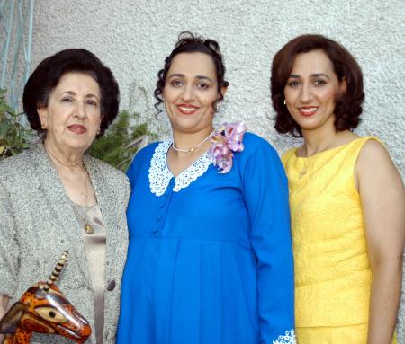 Maribel Zarzar Charur fue festejada con una fiesta de canastilla ofrecida por su mamá Ana María Charur de Zarzar y su hermana Marilú Zarzar Charur.