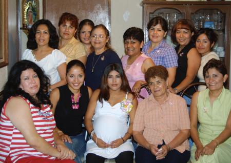 Arizbel Castor Saucedo en la fiesta de canastilla que le ofreció Amparo Castor Morales en la que se dieron cita  numerosas amistades y familiares.