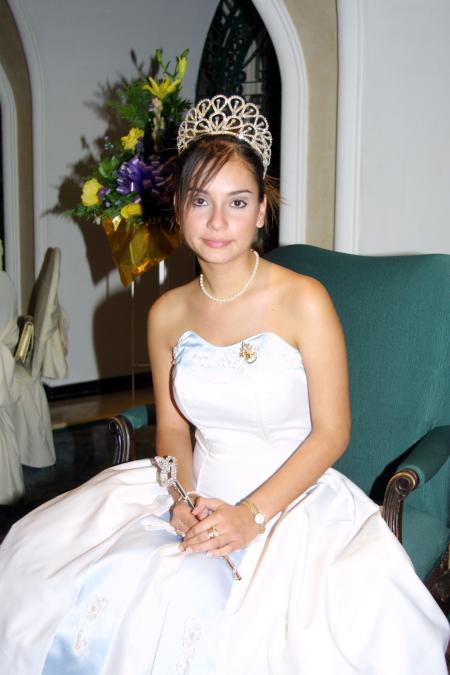 Lesly Rivera Lavín reina del Club de Leones Nous A.S.