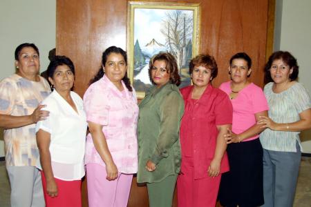 Mela Rubio, Pera  López, Juans Muñoz, Mary Muñoz, Reyna Muñoz, Blanca Muñoz y Linda Arámbula reunidas recientemente.