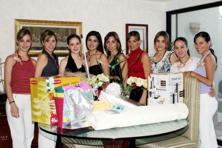 Abril González en su última despedida de soltera organizada por sus amigas, Any Guinea, Lorena Anaya, Bannesa Barajas, Elorza Hernández, Elizabeth Gibert, Mafer Belmont, Sandra Martínez y Gaby Arriaga.