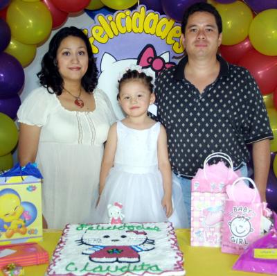 Por sus tres años de vida, la niña Elsa Claudia García Vallejo fue festejada con un convivio ofrecido po r sus paás Ricardo García y Elsa Claudia V. de García.