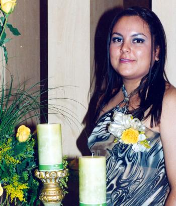  20 de agosto 

Perla Monserrat Frías James en la fiesta de despedida que le ofreció su mamá, Irene James y sus hermanas Mildred y Laura.