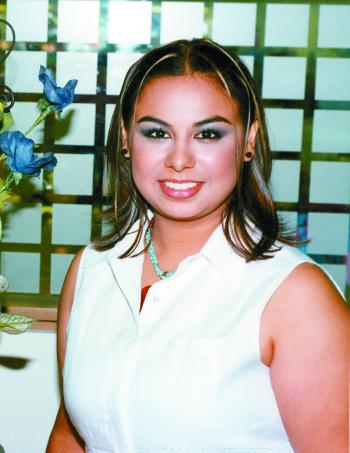 María Sol de la Rosa García en la primera despedida de soltera ofrecida por su mamá Teresa García de De la Rosa y su futura suegra Amparo Peña de Pérez Vetti