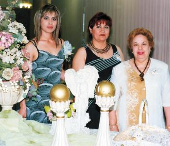  23 de agosto 
Valeria Campuzano Velazco con las organizadoras de su convivio de despedida, señoras Julia Velazco Mora y Martha Estela Acuña de Gómez.