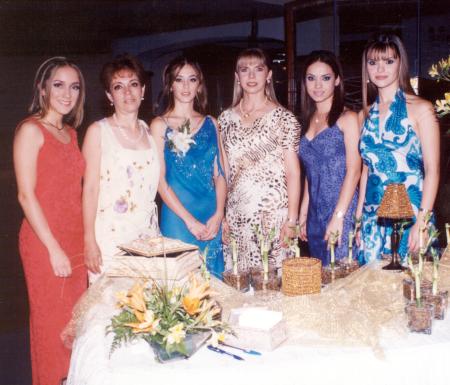  24 y 25 de agosto 
  Usua en compañía de su hermana Iasone Belausteguigoitia, su mamá, Alicia, B de Belausteguigoitia, su futura suegra Aurora F. de Martínez, y sus futuras cuñadas Karla y Karina Martínez.