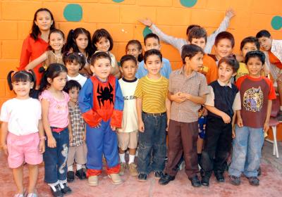 24 y 25  de agosto 
 Una gran fiesta fue ofrecida en honor de Diego Alonso, con motivo de su cuarto cumpleaños, sus padres, Arturo Hoyos y Maribel Álamos, invitaron a sus muchos amiguitos.