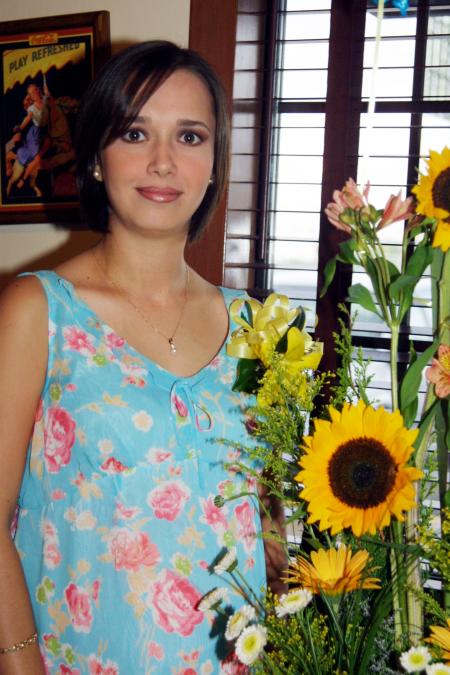 Ana Cecilia Benavides de Camposeco disfrutó de una fiesta de canastilla, ofrecida por Silvia Franco de Benavides, Mariana Bojórquez, Silvia CAstro, Emma García y Lucy Páez.