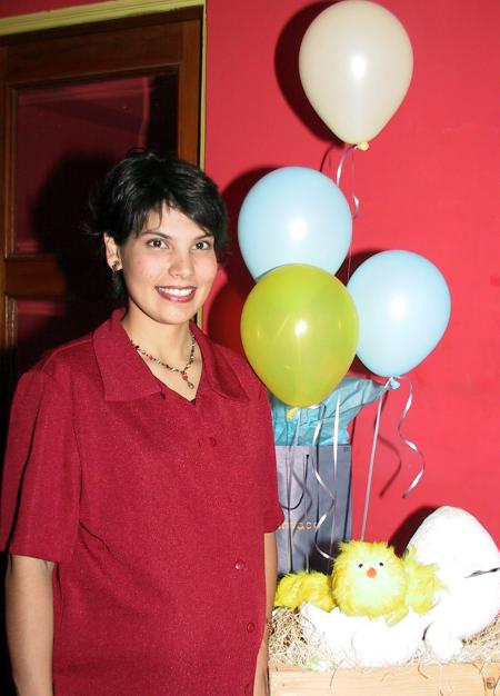 Julieta Sotomayor de Trujillo recibio lindos regalos en la fiesta de canastilla que le preparó Julieta Salas de Sotomayor.