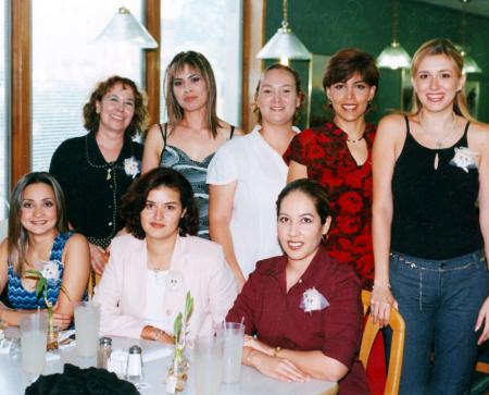 Valeria Campuzano disfrutó de la asistencia a su despedida de soltera de sus amigas, Carmen de Briones, Ale de García Murra, Silvia de Ávalos, Lorena de Ávalos, Jazmín González, Érika García Mora y Claudia Rivas.