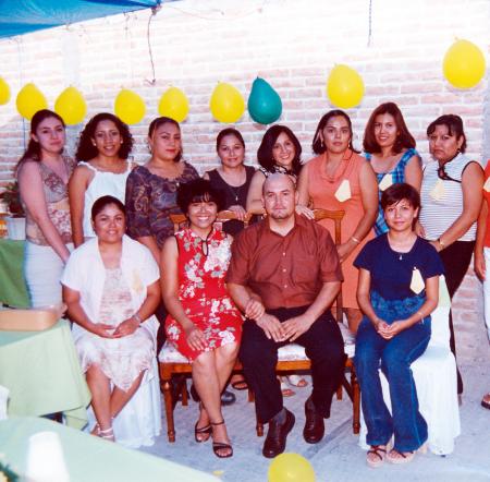 Con motivo de su próximo enlace se les ofreció una despedida de solteros en la ciudad de San Pedro, Coah, a Juan Carlos Simental y Matilde Herrera López, organizada por María Concepción López y María Elena Herrera.