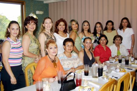Recientemente festejaron con una despedida de soltera a Marie Jazmín Silva de Anda, a la que acudieron numerosas amistades y familiares.