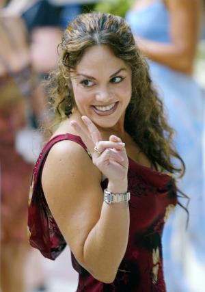 En esta ocasión, los Grammy Latinos serán presentados por el comediante hispano George López, y en el espectáculo se prevén las actuaciones de figuras como Ricky Martin, Thalía, Juanes, y Alexandre Pires