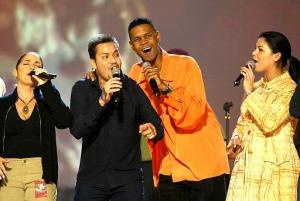 Desprovistos del glamour de maquillajes y de vestuarios vistosos, los cantantes Marc Anthony, Óscar D’León, Olga Tañón, El General, Gloria Estefan, Víctor Manuel, La India, y los músicos Arturo Sandoval y Johnny Pacheco, subieron al escenario para asegurar un tributo merecido a la legendaria artista