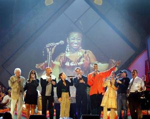 Dentro del American Airlines Arena, un imponente centro cultural y deportivo inaugurado en 1999 al borde de la bahía de Miami, varios artistas ensayaban el martes un homenaje a Celia Cruz, la “Reina de la Salsa”, quien falleció en julio.