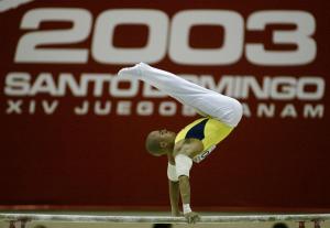 Giovanni Quintero, durante su actuación en las barras asimétricas.