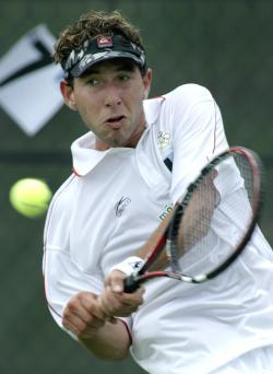 El tenista mexicano Santiago González derrotó en tres sets al canadiense Andrew Nisker, por lo que pasó a la sigueinte fase, en donde se enfrentará al colombiano Pablito González.