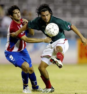 México remontó un marcador en contra y desbarató la estrategia defensiva del técnico Rolando Chilavert para derrotar por 3-1 a Paraguay, que quedó eliminado, y colocarse en la puerta de las semifinales del fútbol de los Juegos Panamericanos.
