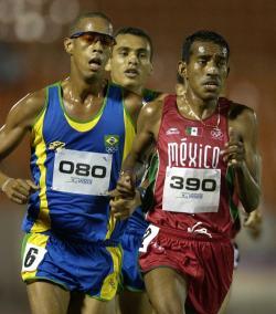 El semifondista coahuilense José David Galván ganó la medalla de plata en la prueba de los cinco metros de los Juegos Panamericanos, mientras el oro se lo llevó el brasileño Hudson de Souza.