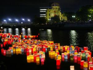 Más de medio siglo después, las huellas de la bomba continúan latentes en todas aquellas personas que no murieron al instante pero 'padecen una muerte lenta y dolorosa', según denuncian los grupos civiles, y en las víctimas coreanas que reivindican haber sufrido las radiaciones por haber sido forzados a trabajar en Japón durante la II Guerra Mundial.