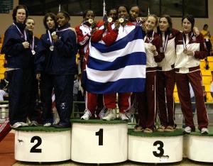Los equipos ganadores de las medallas enm el esgrima femenil fueron: Estados Unidos (plata), Cuba (oro) y Canadá (bronce).