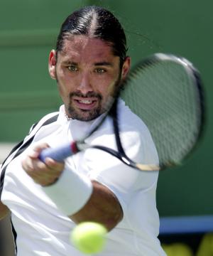 El tenista Marcelo Ríos ha tenido una buena participación en los juegos panamericanos, en donde ha avanzado a la siguiente fase del torneo.