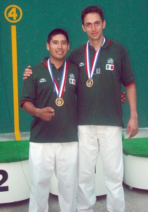 Gustavo Miramontes y Alberto Rodríguez dieron a México otra medalla de oro en el torneo de pelota vasca de los Juegos Panamericanos, al derrotar por 30-5 a los cubanos Joel Fernández y Alfredo Alvarez en la final de frontenis masculino.