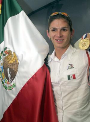 Ana Guevara ofreció una rueda de prensa a su regreso a México en compañía de los demás seleccionados panamericanos.