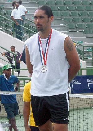Marcelo Ríos, alguna vez número uno en el ranking de la ATP, se llevó la medalla plata en el tenis.