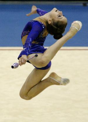 La gimnasta Cynthia Valdez sumó otra medalla más para la delegación mexicana, al conquistar la presea de bronce en la modalidad de cinta de los Juegos Panamericanos Santo Domingo 2003.