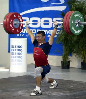 El colombiano Nelson Castro ganó la medalla de oro en el levantamiento de pesas 56 kgs.