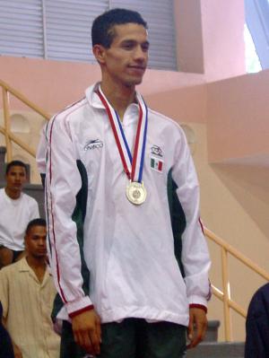 El mexicano Oscar Salazar, en polémico combate, perdió 2-1 con el estadounidense Tim Thackery y se quedó con la plata en el inicio del torneo de taekwondo de los juegos panamericanos 2003.